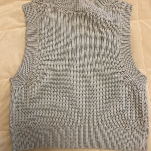 HM vest top - Picture 2 of 5